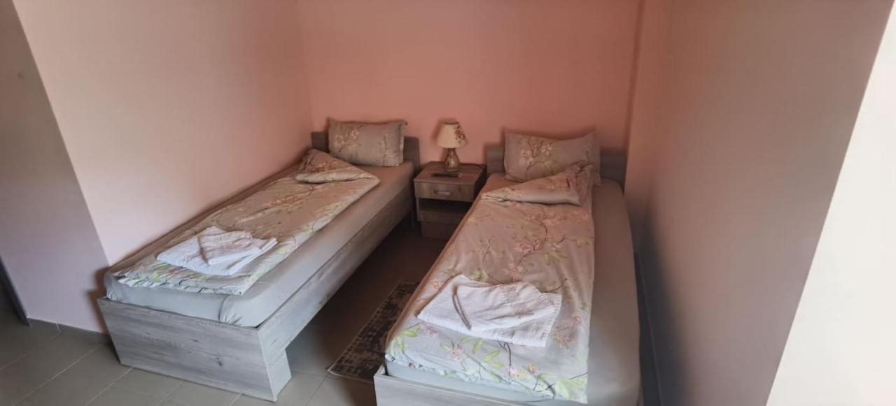 Pensiune Si Cazare La Mitza Temesgyarmat Kültér fotó